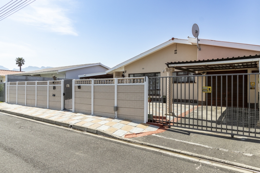 3 Bedroom Property for Sale in Strand Central Western Cape